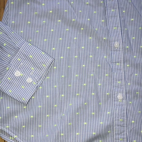 Gap Button Down Top. Size Medium. - Picture 2 of 4